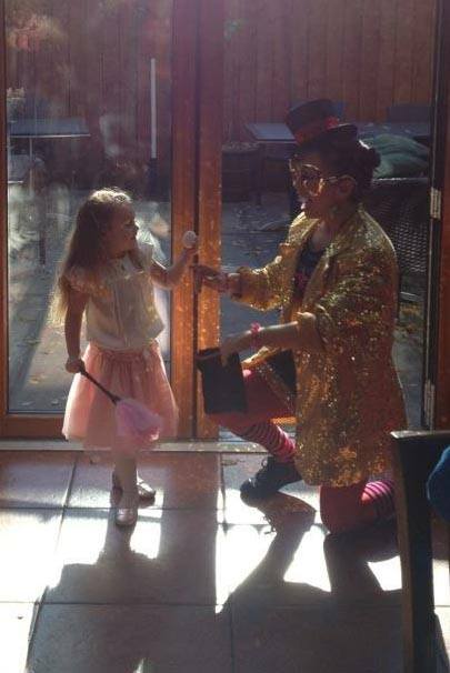 NYC magician Razzla Dazzle with child at birthday party