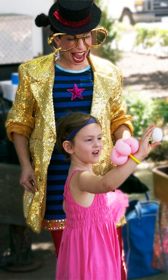 Girl with NYC magician Razzle Dazzle